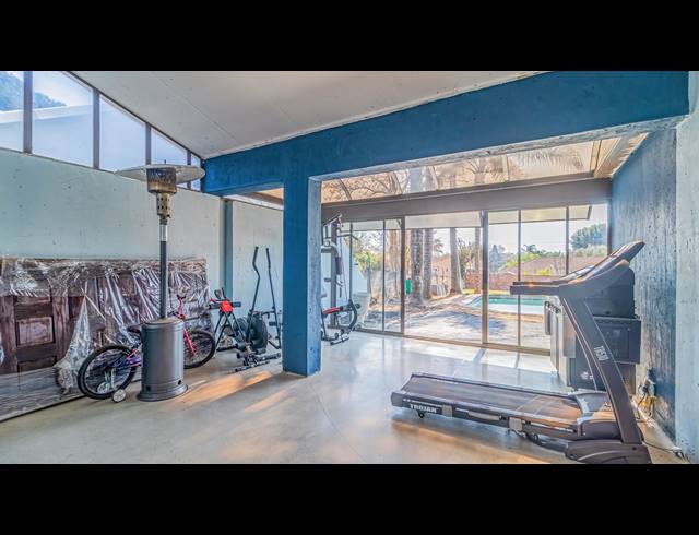 6 BEDROOM HOUSE FOR SALE IN ROBIN HILLS
